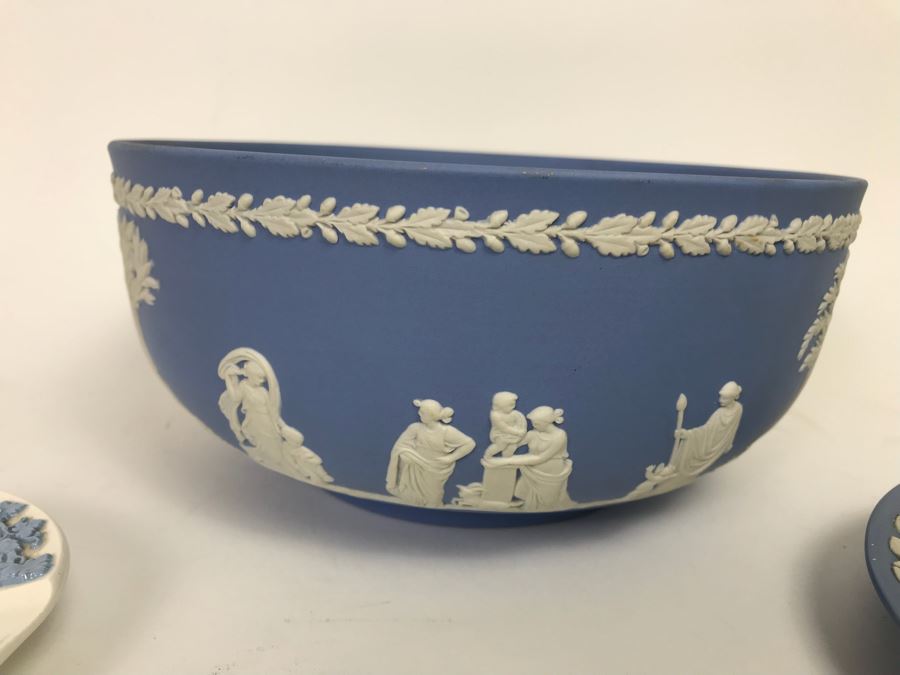 Assorted Wedgwood Lot With Large Bowl, (2) Ashtrays, Trinket Box And Framed Plaque [Photo 6]