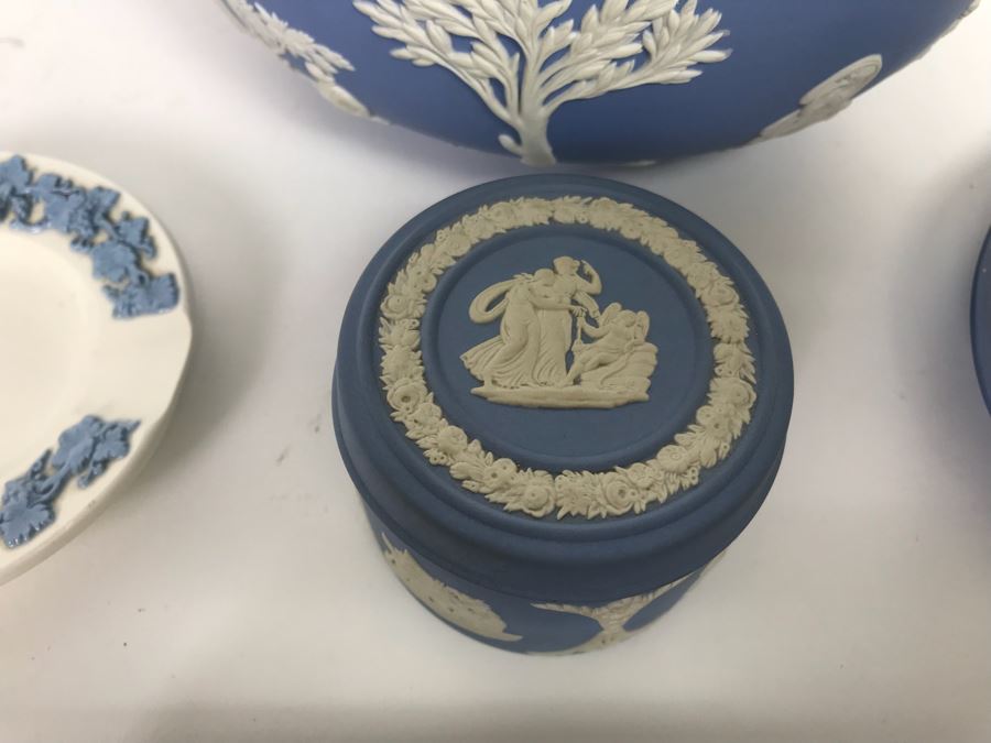 Assorted Wedgwood Lot With Large Bowl, (2) Ashtrays, Trinket Box And Framed Plaque [Photo 3]