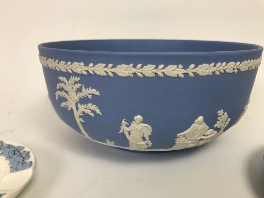 Assorted Wedgwood Lot With Large Bowl, (2) Ashtrays, Trinket Box And Framed Plaque [Photo 7]