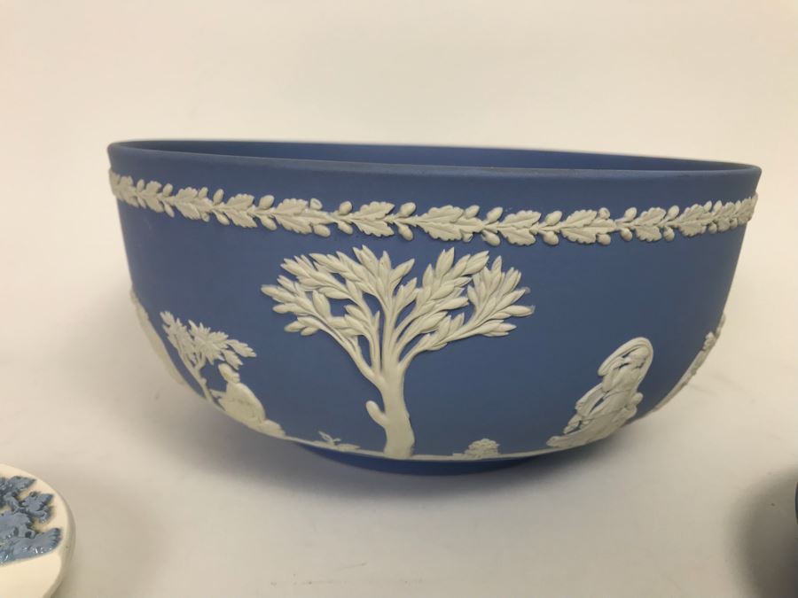 Assorted Wedgwood Lot With Large Bowl, (2) Ashtrays, Trinket Box And Framed Plaque [Photo 5]