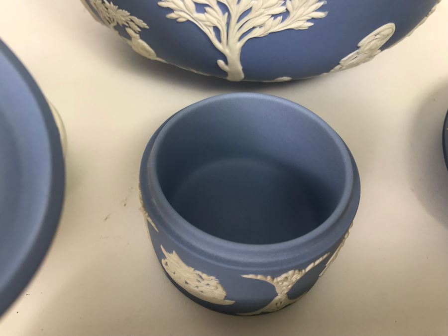 Assorted Wedgwood Lot With Large Bowl, (2) Ashtrays, Trinket Box And Framed Plaque [Photo 4]