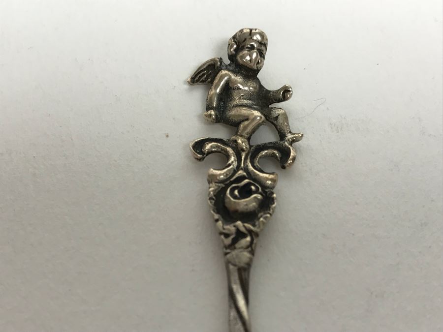 Sterling Silver Salt And Pepper Shakers And PAIR Of Sterling Silver Figural Swan Salt Cellar With Cut Crystal And Sterling Silver Spoons (342g With Crystal Included In Weight) [Photo 10]