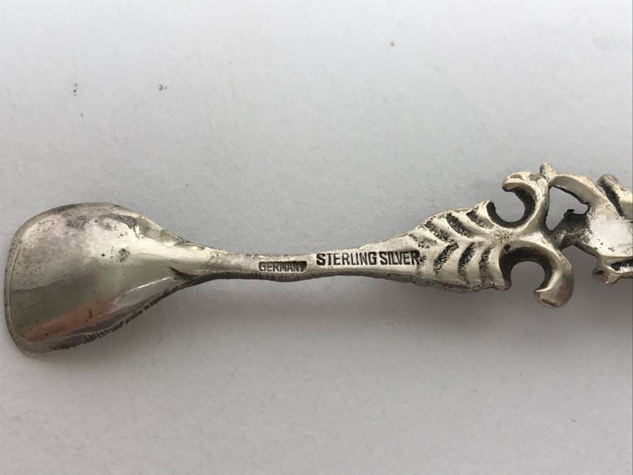 Sterling Silver Salt And Pepper Shakers And PAIR Of Sterling Silver Figural Swan Salt Cellar With Cut Crystal And Sterling Silver Spoons (342g With Crystal Included In Weight) [Photo 11]