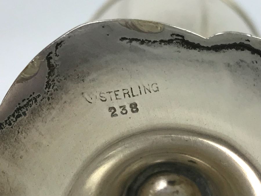 Sterling Silver Salt And Pepper Shakers And PAIR Of Sterling Silver Figural Swan Salt Cellar With Cut Crystal And Sterling Silver Spoons (342g With Crystal Included In Weight) [Photo 15]