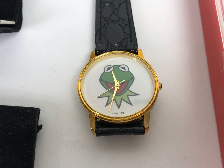 Disney’s The Black Cauldron Watch, Kermit The Frog Watch, Beauty And The Beast Watch, Aladdin Watch, Nightmare Before Christmas Watch, Box Full Of Mickey Mouse 60 Year Pins And More [Photo 18]