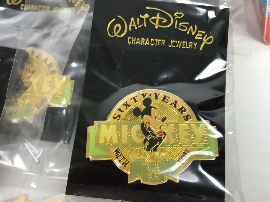 Sealed SkyBox Disney’s Toy Story And The Lion King Trading Card Sets, Mickey Mouse 60 Year Pins And More [Photo 17]