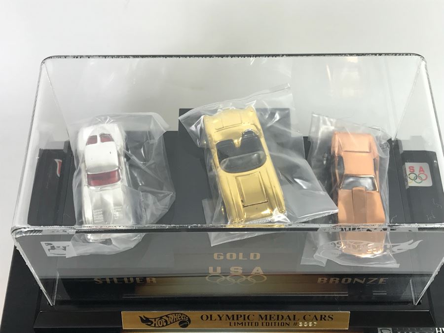 Vintage 1996 Mattel Hot Wheels Limited Edition Corvettes #3,057 Olympic Medals Cars FAO Schwarz With Box [Photo 11]