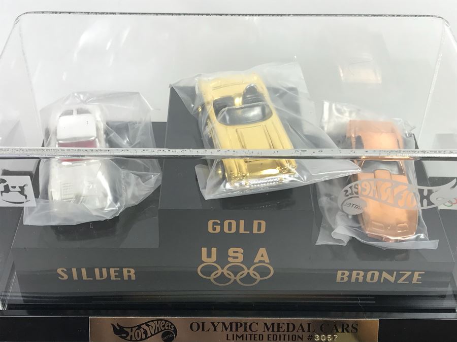 Vintage 1996 Mattel Hot Wheels Limited Edition Corvettes #3,057 Olympic Medals Cars FAO Schwarz With Box [Photo 10]