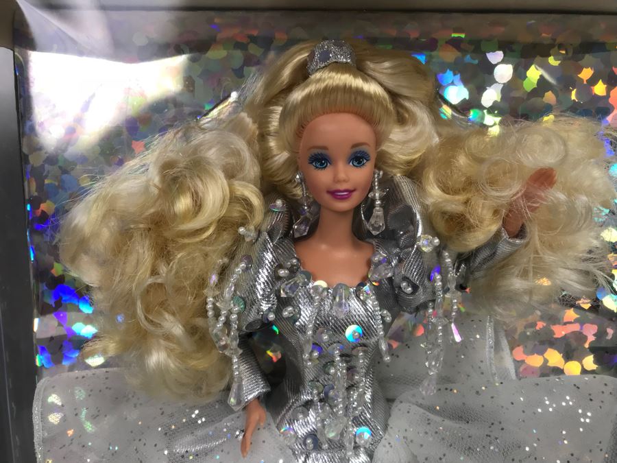 Set Of (3) Mattel Happy Holidays Barbie Dolls In Boxes 1429, 12155, 15646 [Photo 5]