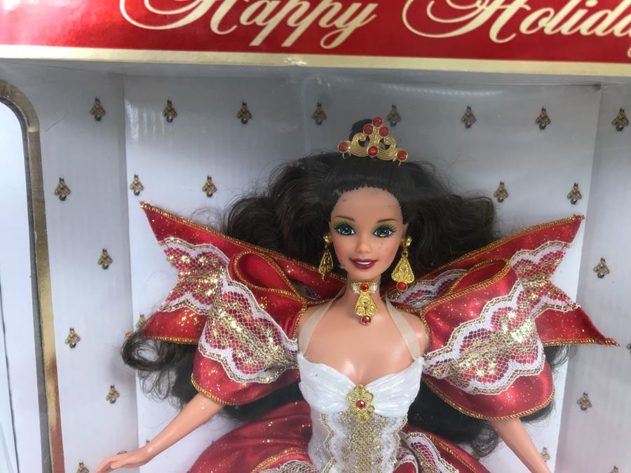 Set Of (4) Mattel Barbie Dolls: Special Millennium Edition 24154, Wedding Day Barbie 17119, Disney’s 101 Dalmatians Cruella De Vil 16295, Happy Holidays Barbie 17832 [Photo 24]