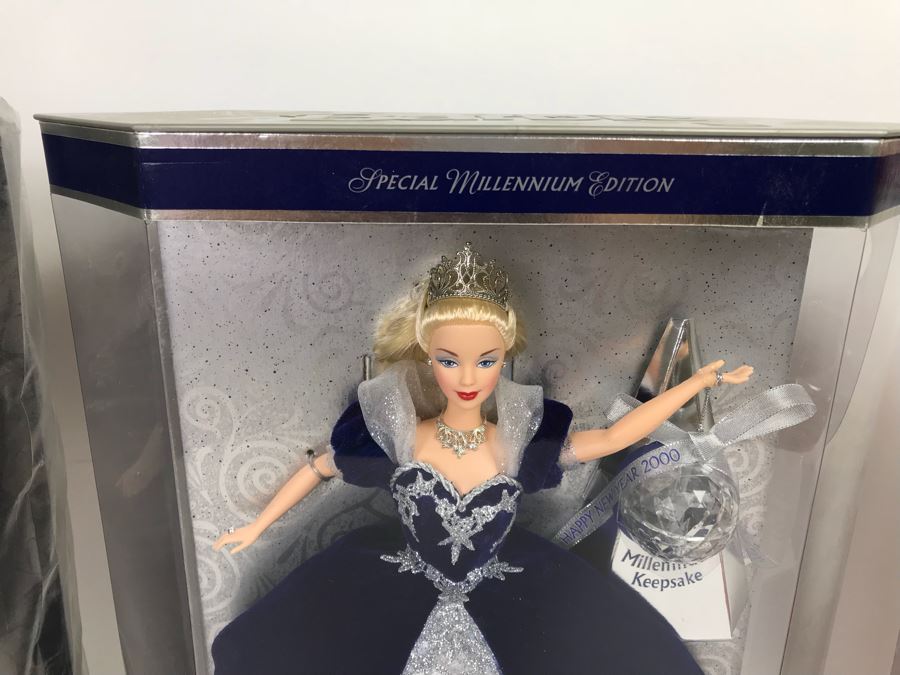 Set Of (4) Mattel Barbie Dolls: Special Millennium Edition 24154, Wedding Day Barbie 17119, Disney’s 101 Dalmatians Cruella De Vil 16295, Happy Holidays Barbie 17832 [Photo 8]