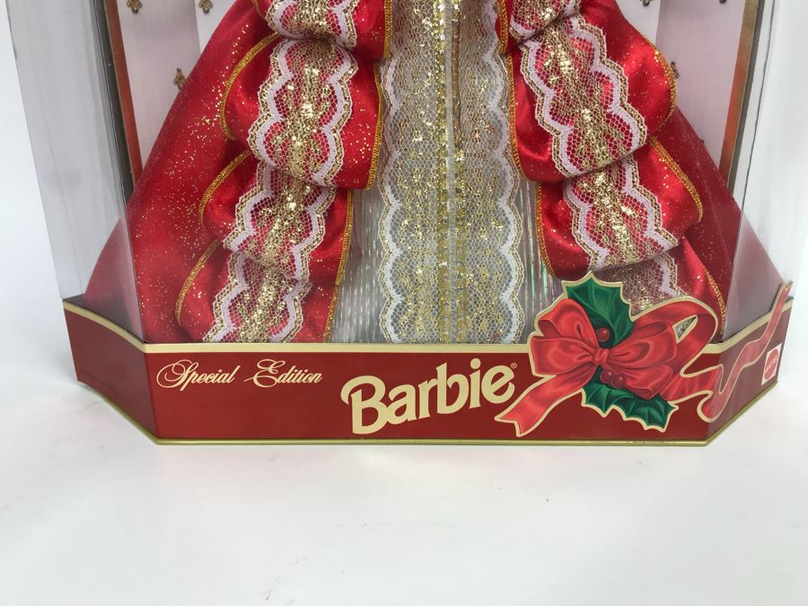 Set Of (4) Mattel Barbie Dolls: Special Millennium Edition 24154, Wedding Day Barbie 17119, Disney’s 101 Dalmatians Cruella De Vil 16295, Happy Holidays Barbie 17832 [Photo 23]