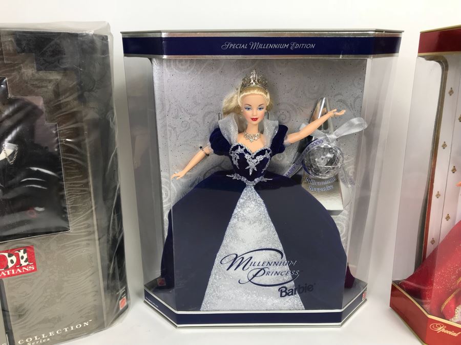 Set Of (4) Mattel Barbie Dolls: Special Millennium Edition 24154, Wedding Day Barbie 17119, Disney’s 101 Dalmatians Cruella De Vil 16295, Happy Holidays Barbie 17832 [Photo 7]