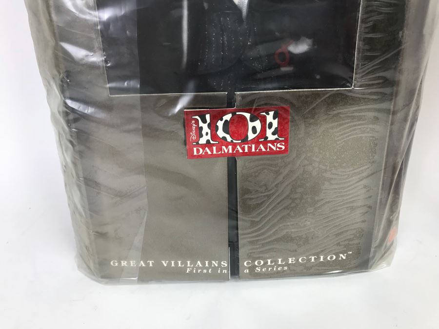 Set Of (4) Mattel Barbie Dolls: Special Millennium Edition 24154, Wedding Day Barbie 17119, Disney’s 101 Dalmatians Cruella De Vil 16295, Happy Holidays Barbie 17832 [Photo 16]