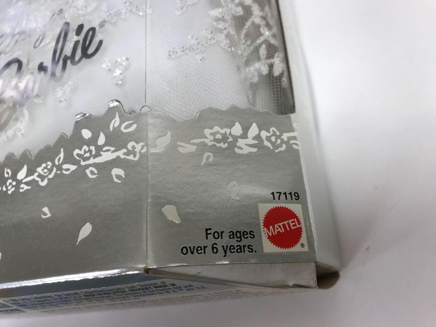 Set Of (4) Mattel Barbie Dolls: Special Millennium Edition 24154, Wedding Day Barbie 17119, Disney’s 101 Dalmatians Cruella De Vil 16295, Happy Holidays Barbie 17832 [Photo 5]