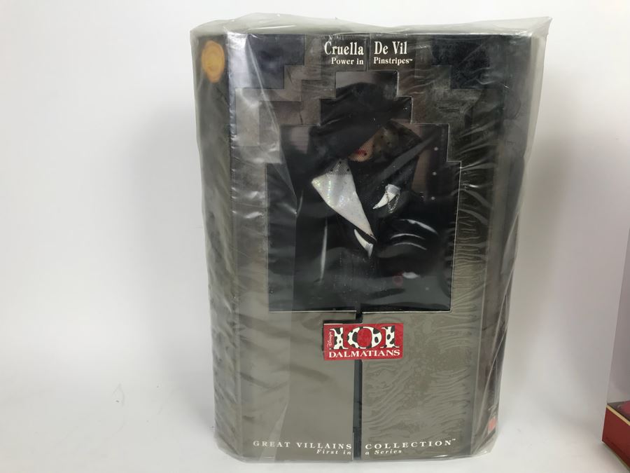 Set Of (4) Mattel Barbie Dolls: Special Millennium Edition 24154, Wedding Day Barbie 17119, Disney’s 101 Dalmatians Cruella De Vil 16295, Happy Holidays Barbie 17832 [Photo 15]