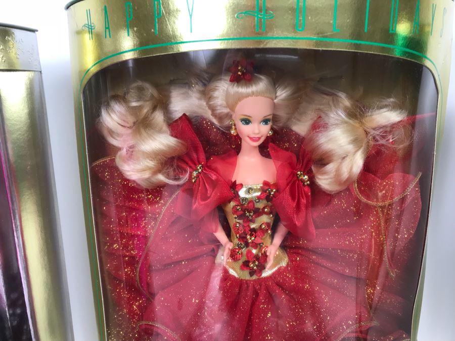 Set Of (4) Mattel Barbie Dolls: Disney’s 101 Dalmatians Cruella De Vil 16295, Happy Holidays Barbie 10824, 20200, 12155 [Photo 6]