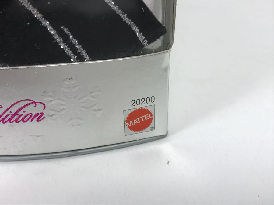 Set Of (4) Mattel Barbie Dolls: Disney’s 101 Dalmatians Cruella De Vil 16295, Happy Holidays Barbie 10824, 20200, 12155 [Photo 15]