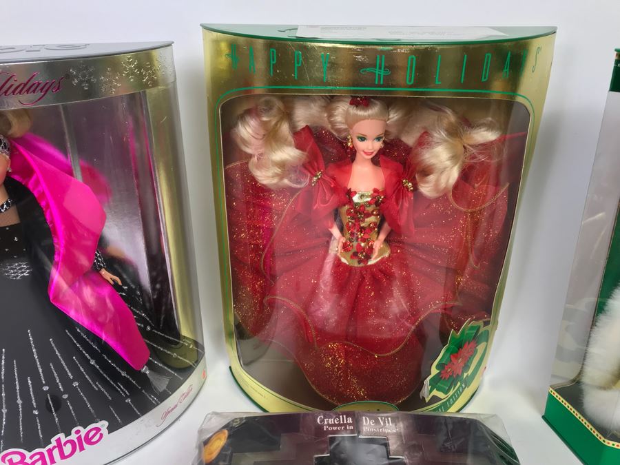 Set Of (4) Mattel Barbie Dolls: Disney’s 101 Dalmatians Cruella De Vil 16295, Happy Holidays Barbie 10824, 20200, 12155 [Photo 5]