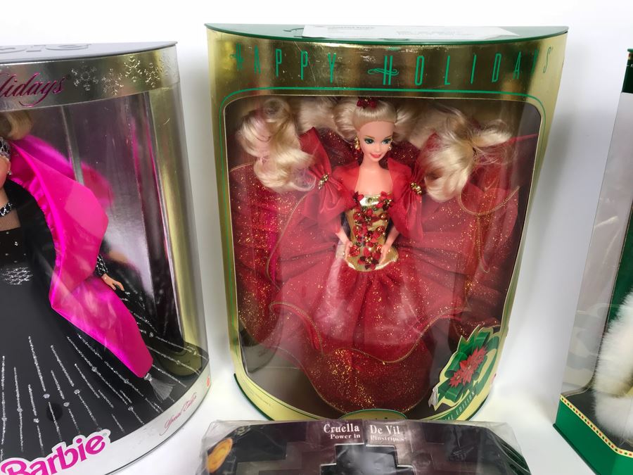 Set Of (4) Mattel Barbie Dolls: Disney’s 101 Dalmatians Cruella De Vil 16295, Happy Holidays Barbie 10824, 20200, 12155 [Photo 4]