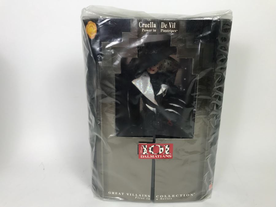 Set Of (4) Mattel Barbie Dolls: Disney’s 101 Dalmatians Cruella De Vil 16295, Happy Holidays Barbie 10824, 20200, 12155 [Photo 21]