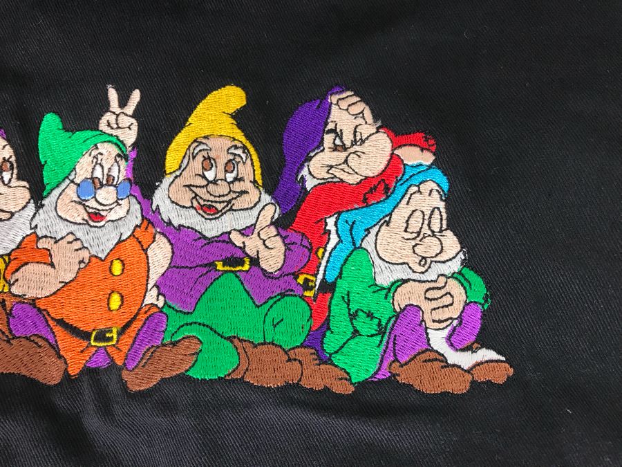 XL Walt Disney’s Masterpiece Snow White And The Seven Dwarfs Exclusive Employee Jacket [Photo 11]