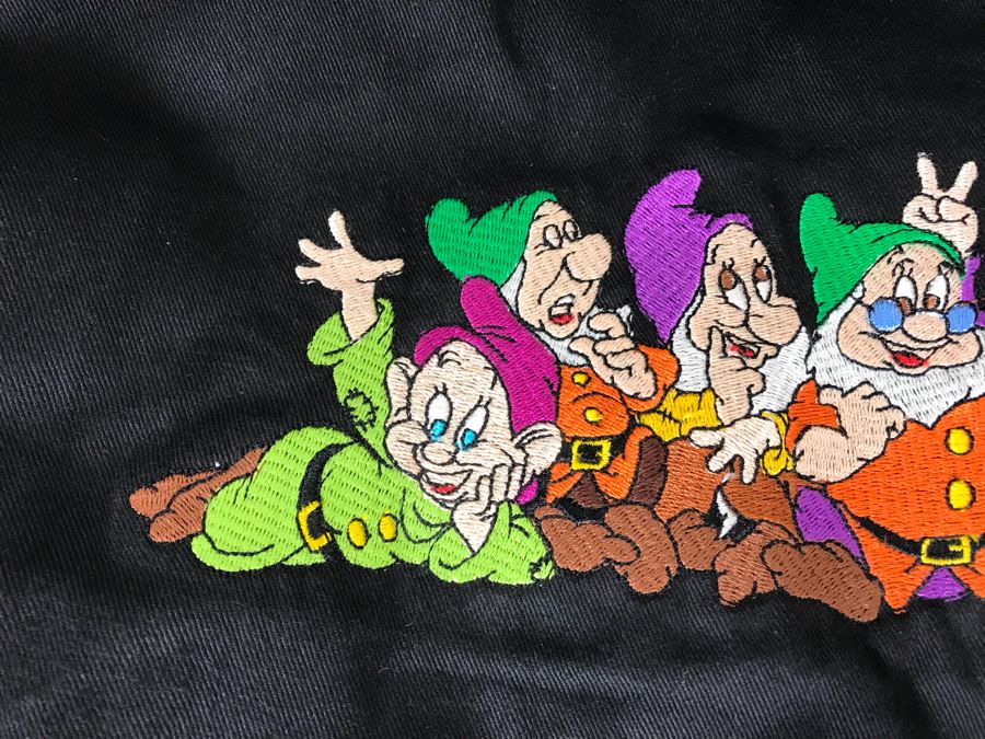 XL Walt Disney’s Masterpiece Snow White And The Seven Dwarfs Exclusive Employee Jacket [Photo 9]