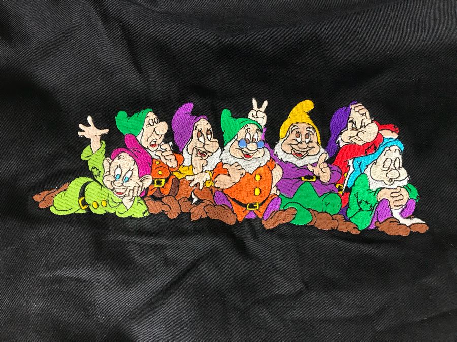 XL Walt Disney’s Masterpiece Snow White And The Seven Dwarfs Exclusive Employee Jacket [Photo 8]