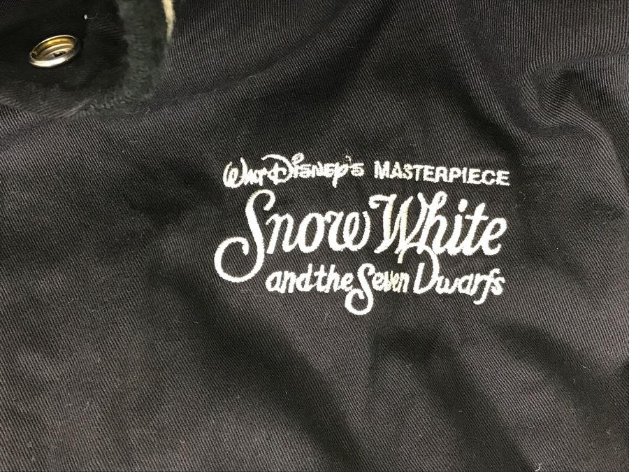 XL Walt Disney’s Masterpiece Snow White And The Seven Dwarfs Exclusive Employee Jacket [Photo 5]