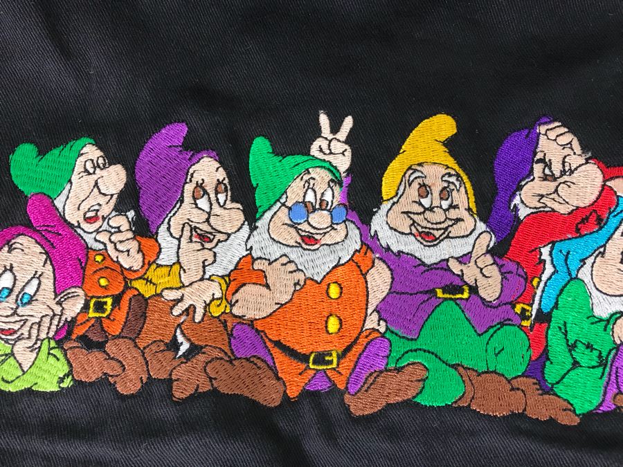 XL Walt Disney’s Masterpiece Snow White And The Seven Dwarfs Exclusive Employee Jacket [Photo 10]