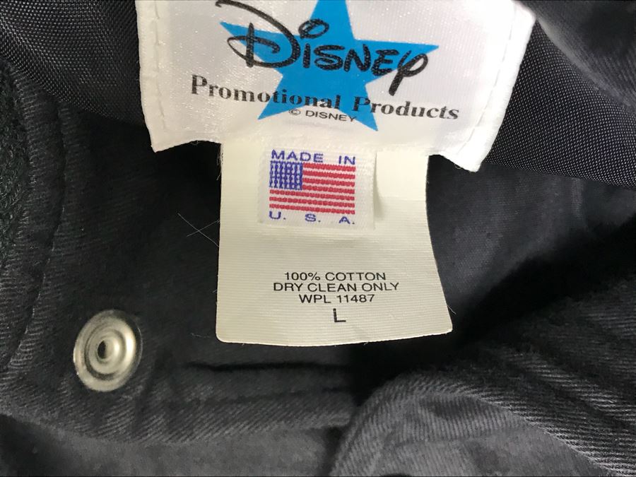 XL Walt Disney’s Masterpiece Snow White And The Seven Dwarfs Exclusive Employee Jacket [Photo 7]