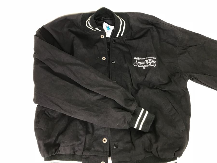 M Walt Disney’s Masterpiece Snow White And The Seven Dwarfs Exclusive Employee Jacket [Photo 3]