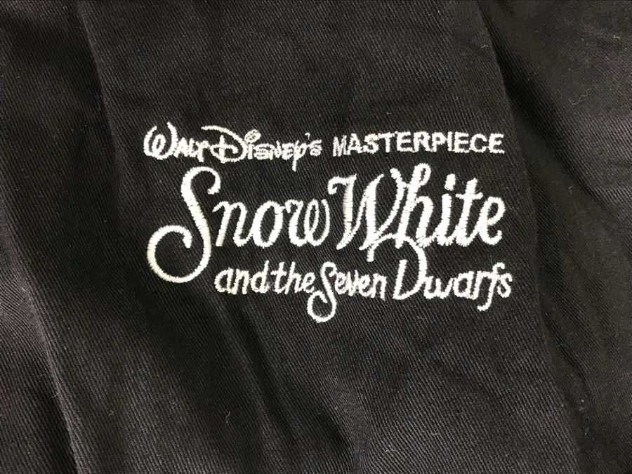M Walt Disney’s Masterpiece Snow White And The Seven Dwarfs Exclusive Employee Jacket [Photo 4]