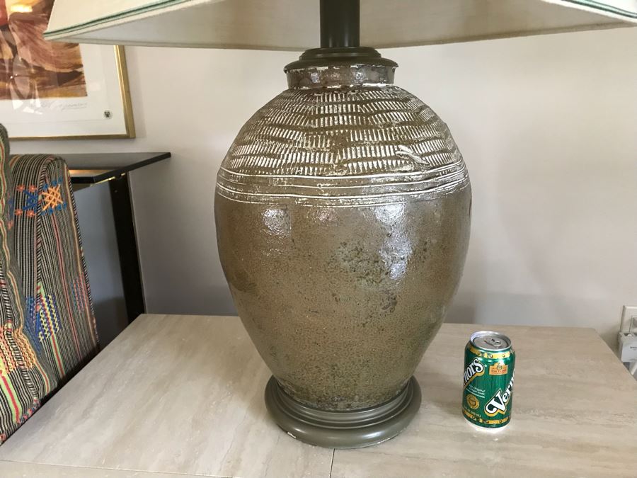 Green Pottery Table Lamp [Photo 1]
