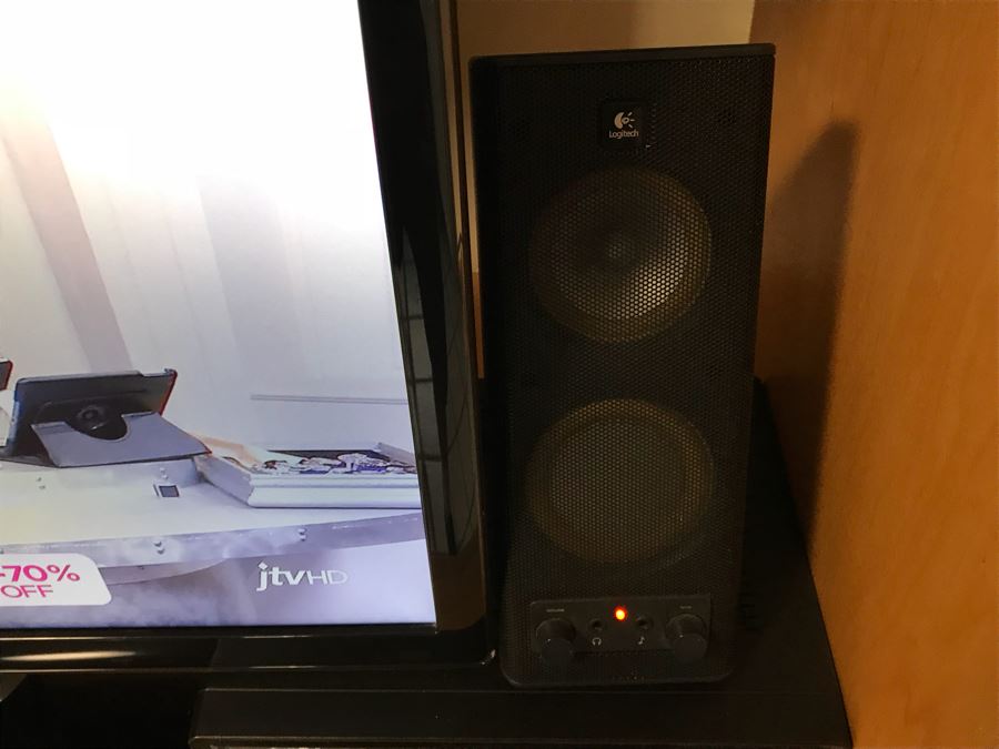 SAMSUNG 22” LED HDTV Model UN22D5000 With Logitech Speakers And Remote [Photo 4]