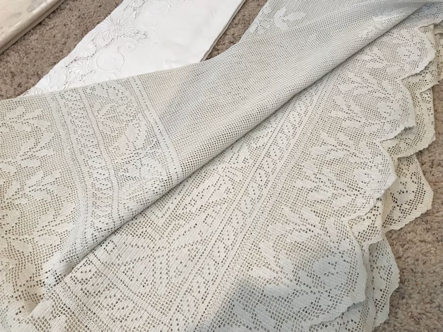 (4) Elegant Tablecloth Lot [Photo 5]