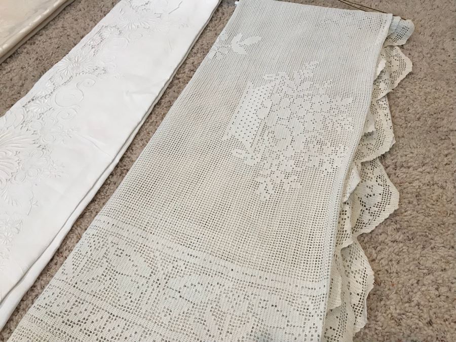 (4) Elegant Tablecloth Lot [Photo 4]