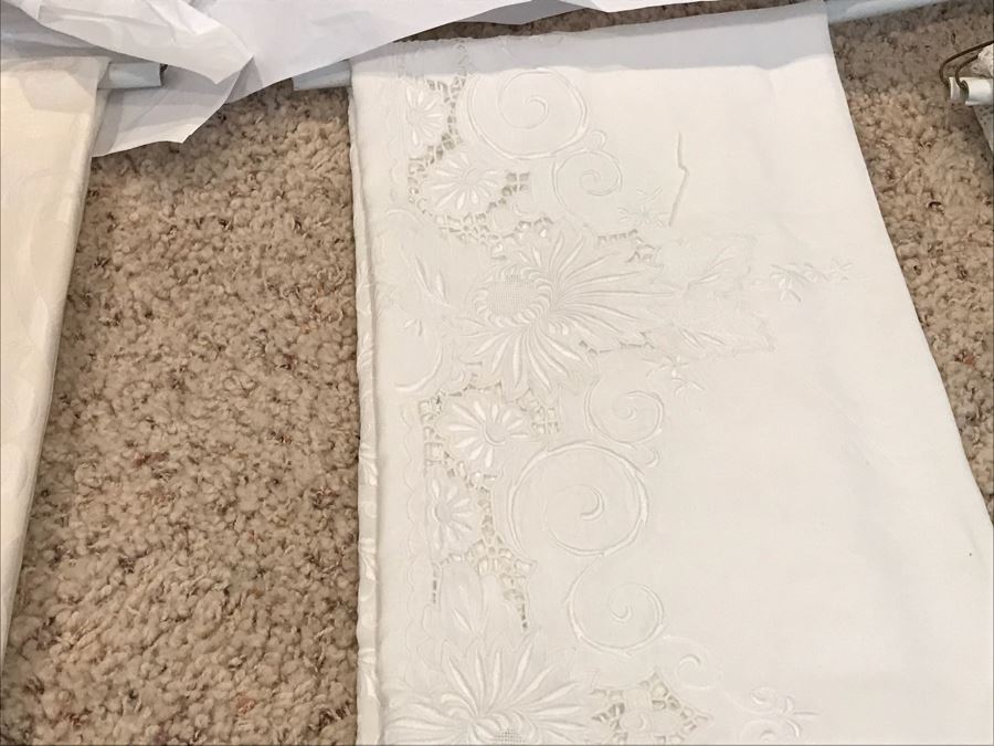 (4) Elegant Tablecloth Lot [Photo 8]