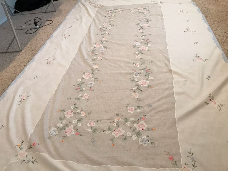 Elegant Embroidered Floral Rose Tablecloth