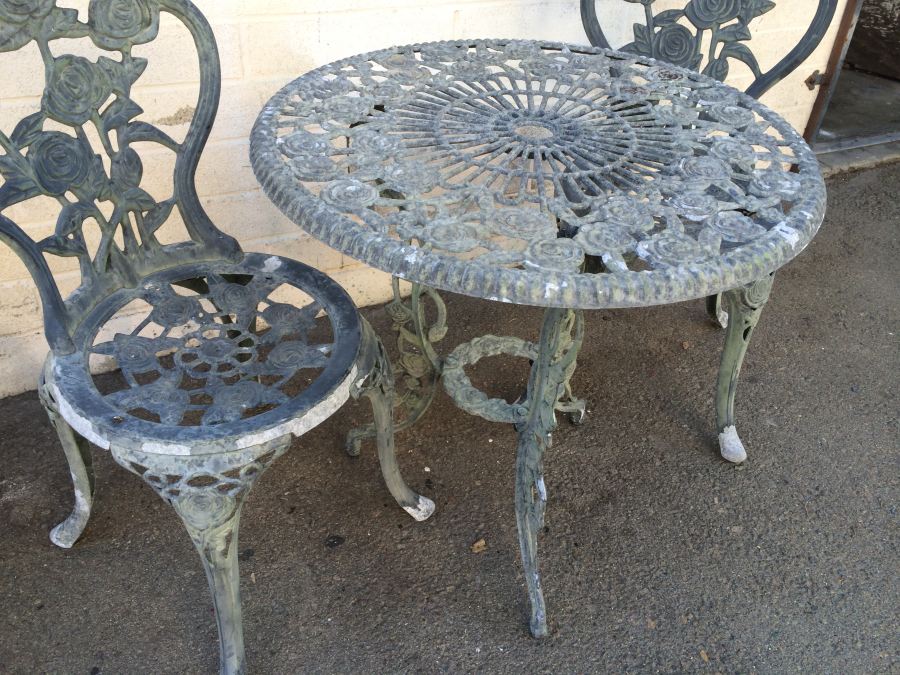 Round Aluminum Bistro Table with 2 Chairs [Photo 2]