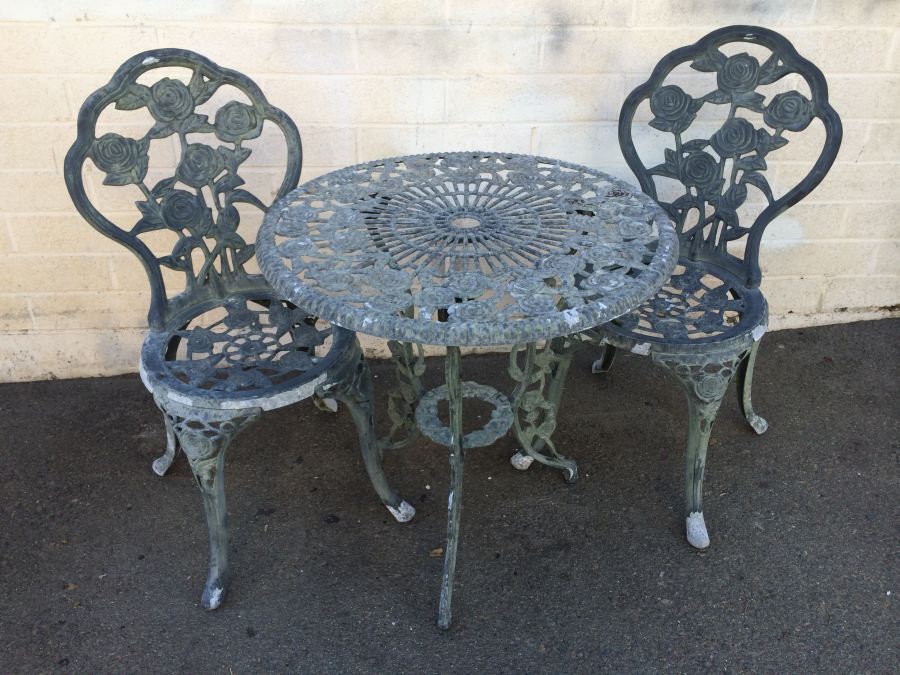 Round Aluminum Bistro Table with 2 Chairs