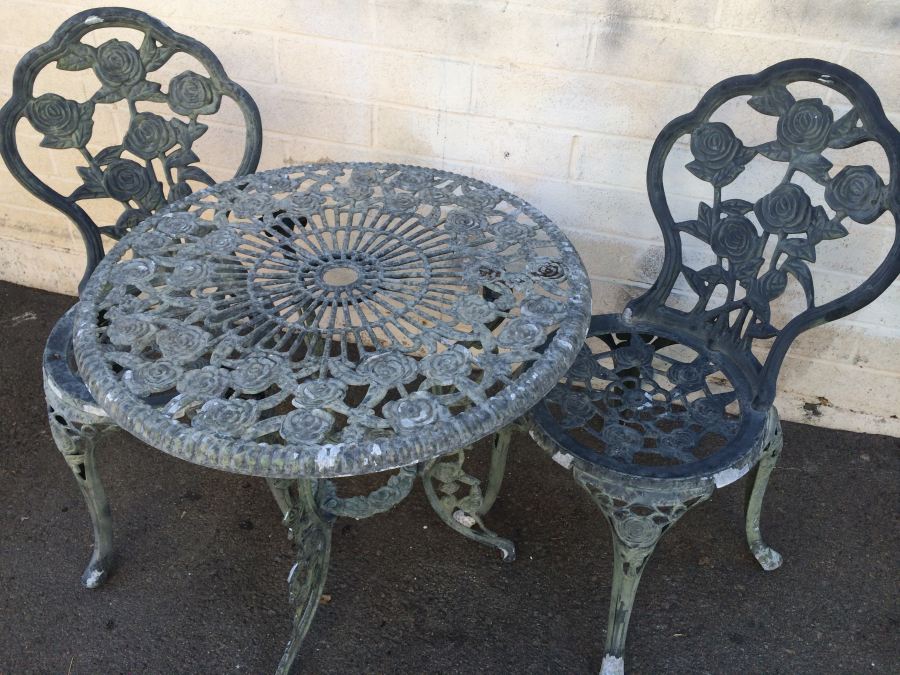 Round Aluminum Bistro Table with 2 Chairs [Photo 3]