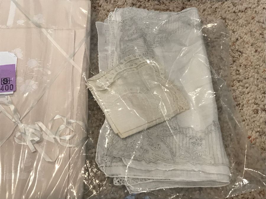 Huge Collection Of Vintage Linens [Photo 11]