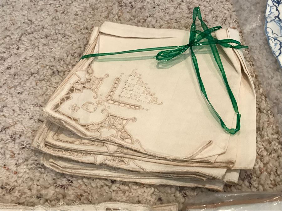 Huge Collection Of Vintage Linens [Photo 23]