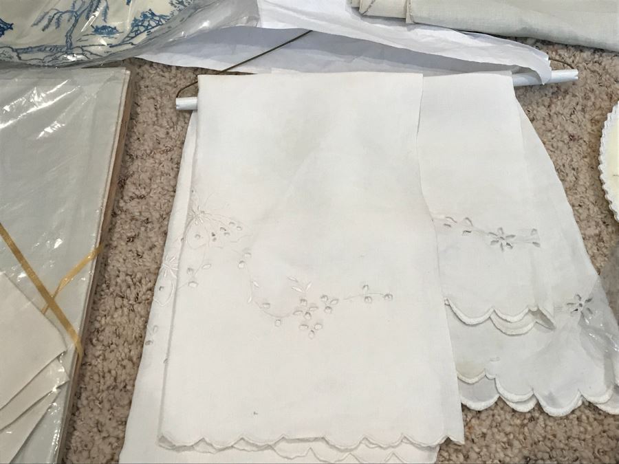 Huge Collection Of Vintage Linens [Photo 17]