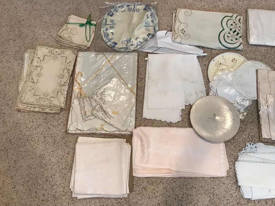 Huge Collection Of Vintage Linens [Photo 3]