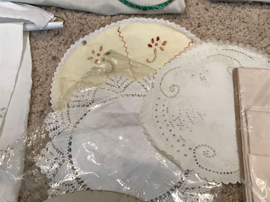 Huge Collection Of Vintage Linens [Photo 15]