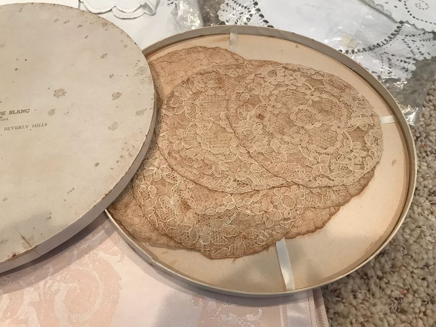 Huge Collection Of Vintage Linens [Photo 8]