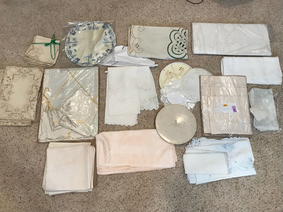 Huge Collection Of Vintage Linens [Photo 25]