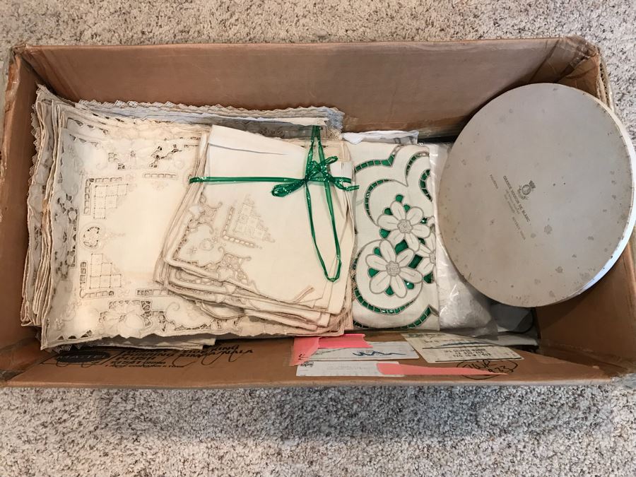 Huge Collection Of Vintage Linens [Photo 26]